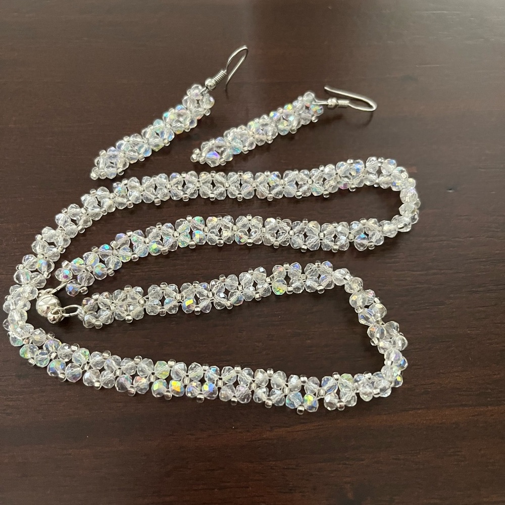 Iridescent Crystal Stones Beads Strung Into A Necklace,Paired With Earrings